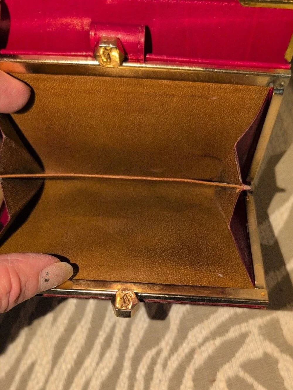 Vintage YSL Red Leather Wallet with Gold Corner Accents - Picture 6 of 12
